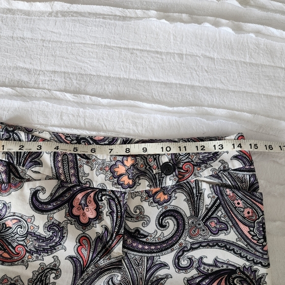 Ann Taylor Paisley Print Crop Pants Zipper & Button Closure Pockets Size 0 - Picture 3 of 6